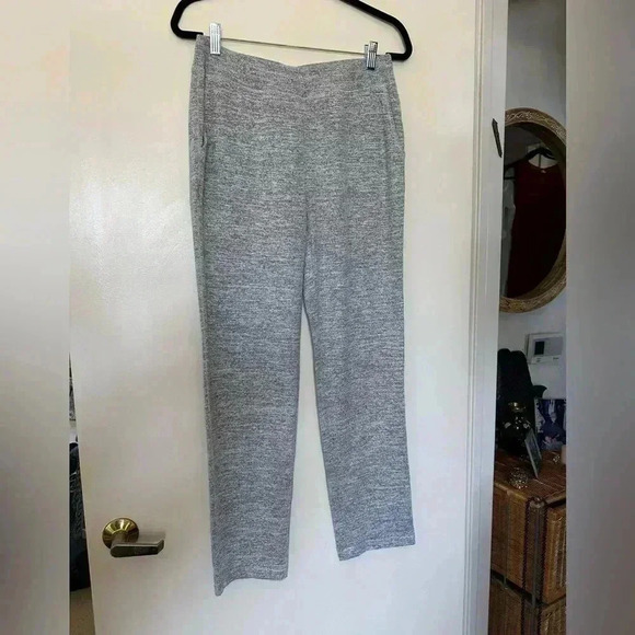 Like New Chico’s Straight Leg Silver Grey Pants - Picture 1 of 5